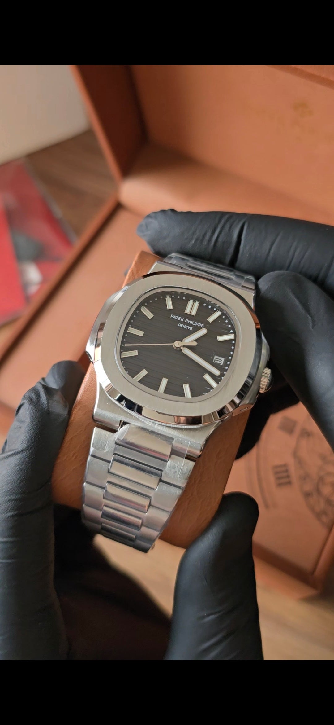 Patek Philippe Nautilus – Black Dial Stainless Steel Automatic | Chronivo Luxe