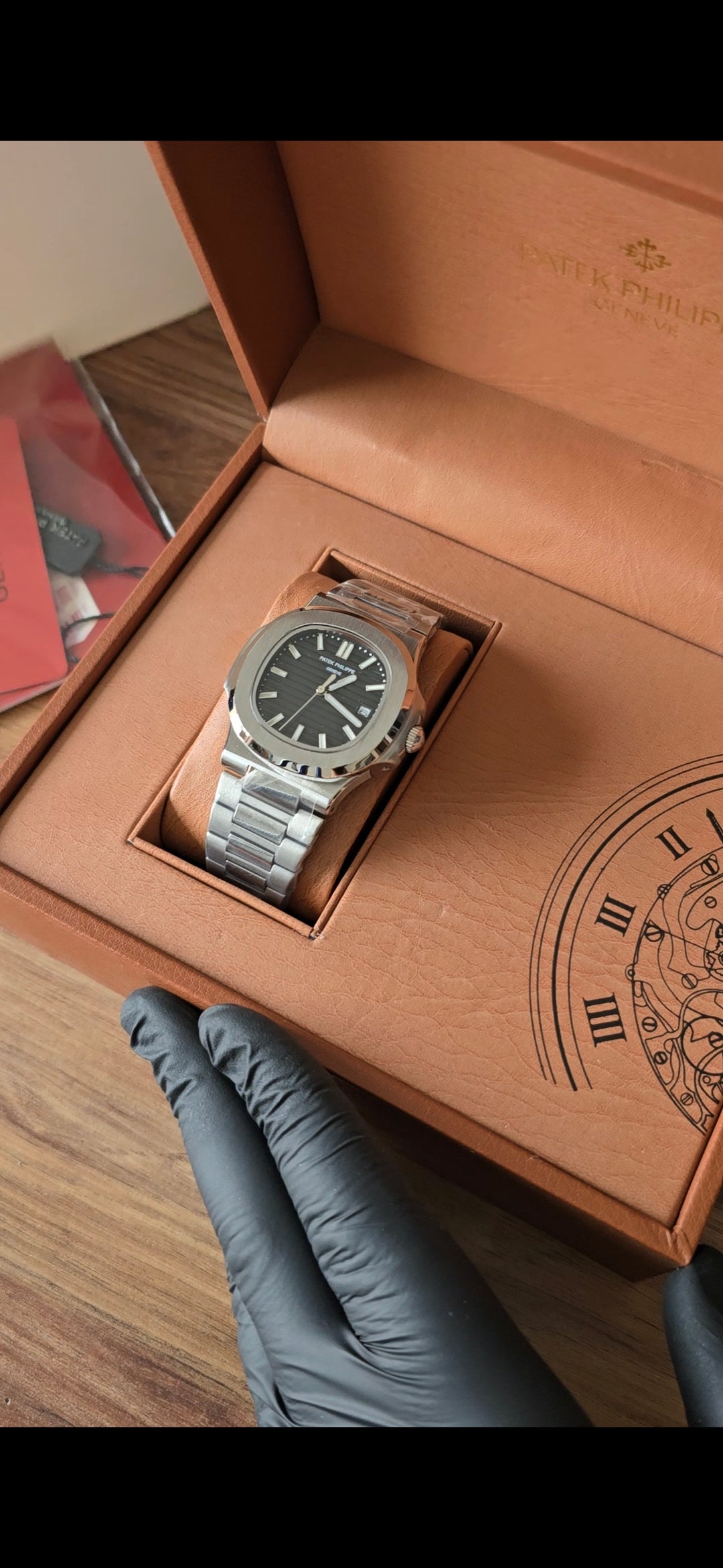 Patek Philippe Nautilus – Black Dial Stainless Steel Automatic | Chronivo Luxe