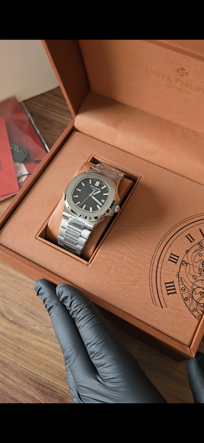 Patek Philippe Nautilus – Black Dial Stainless Steel Automatic | Chronivo Luxe