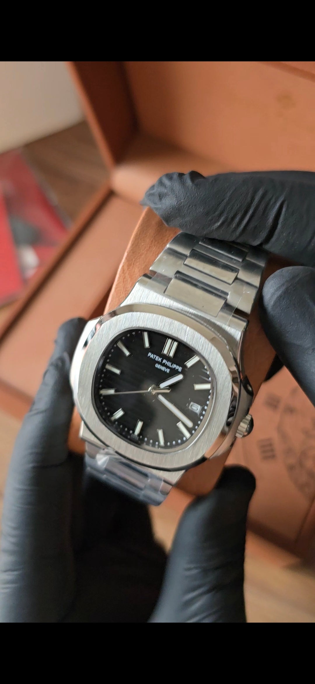 Patek Philippe Nautilus – Black Dial Stainless Steel Automatic | Chronivo Luxe