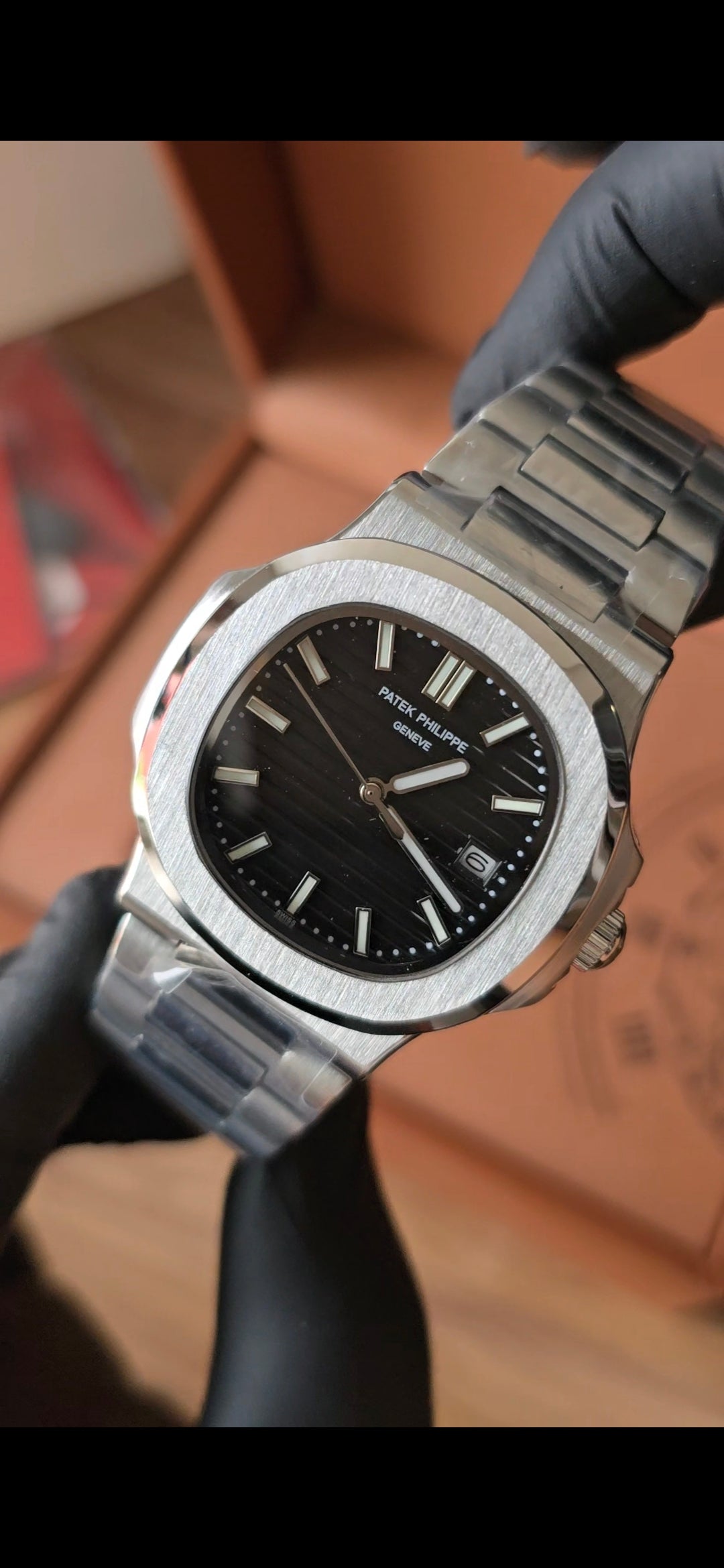 Patek Philippe Nautilus – Black Dial Stainless Steel Automatic | Chronivo Luxe