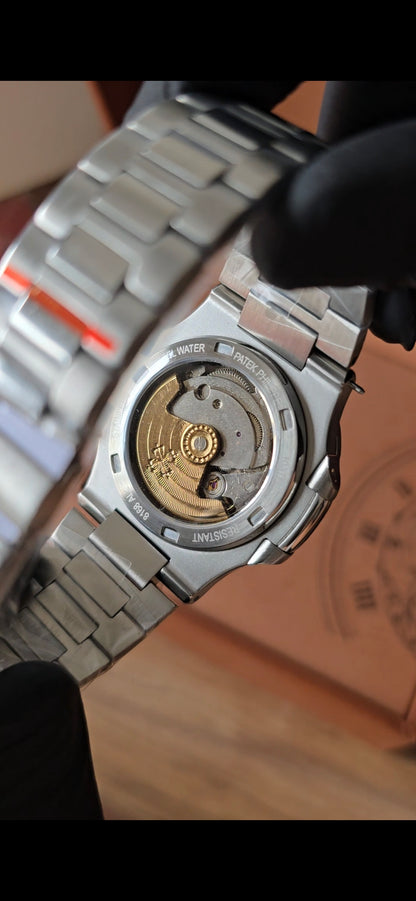 Patek Philippe Nautilus – Black Dial Stainless Steel Automatic | Chronivo Luxe