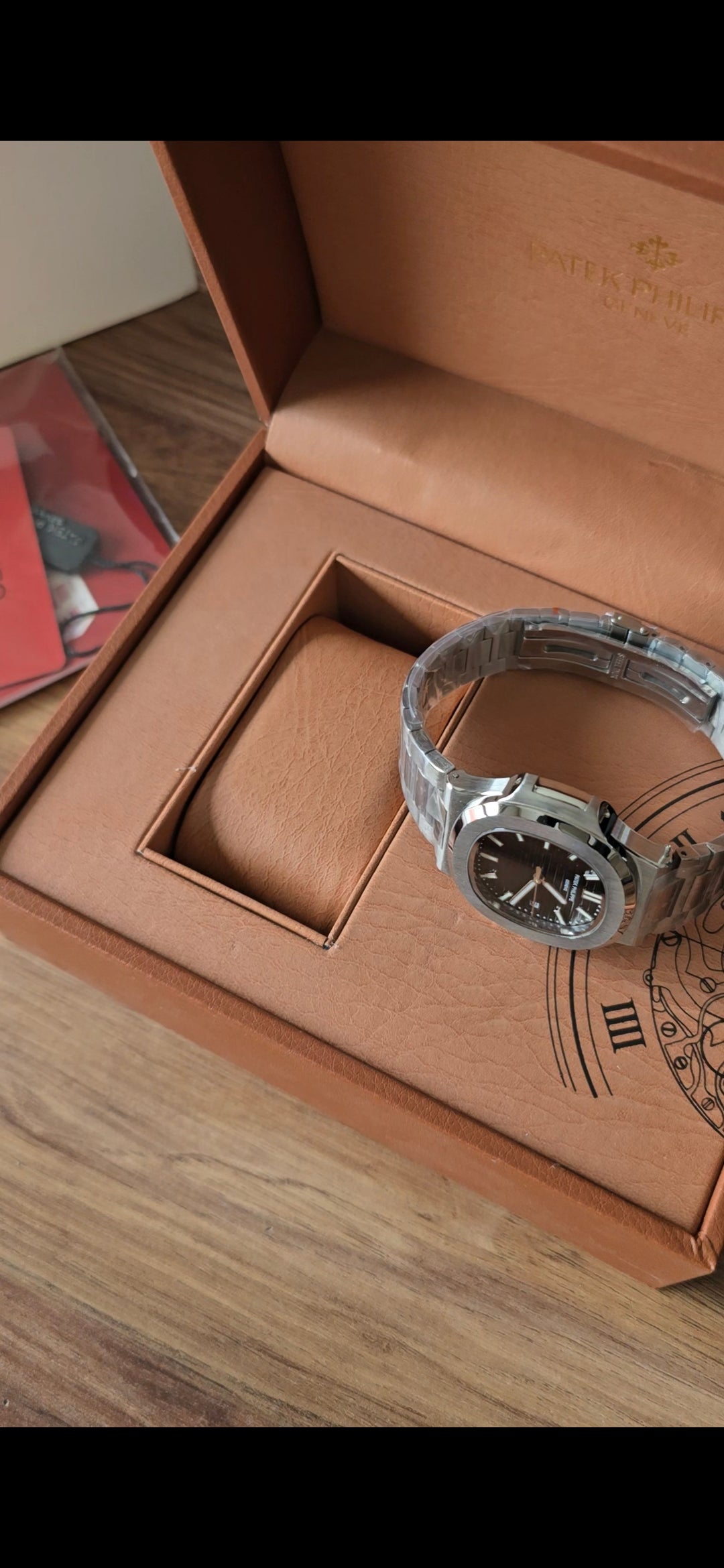 Patek Philippe Nautilus – Black Dial Stainless Steel Automatic | Chronivo Luxe